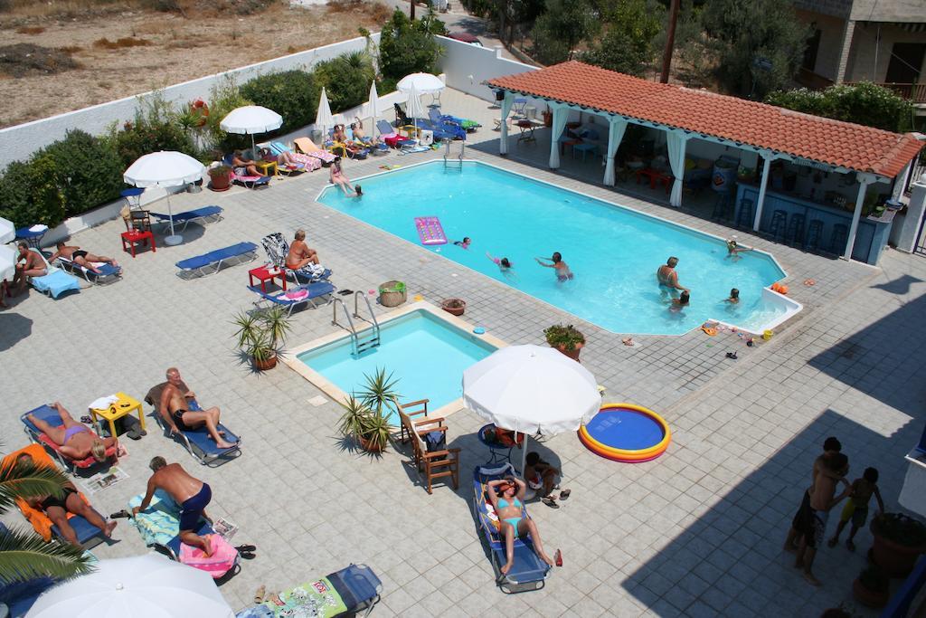 Helios Hotel Agia Marina  Esterno foto