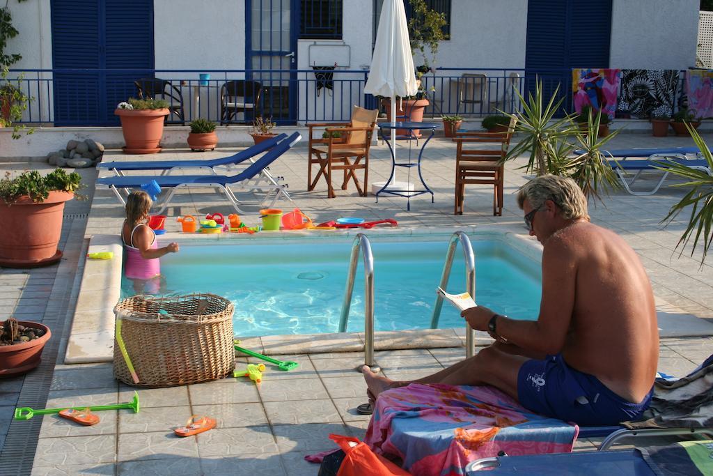 Helios Hotel Agia Marina  Esterno foto